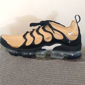 Nike air vapor max plus.